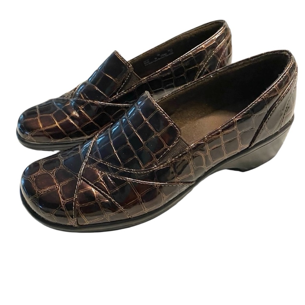 Clark’s Chic Brown Croc-Patterned Loafers